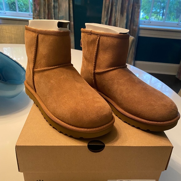 ugg mini chestnut size 9